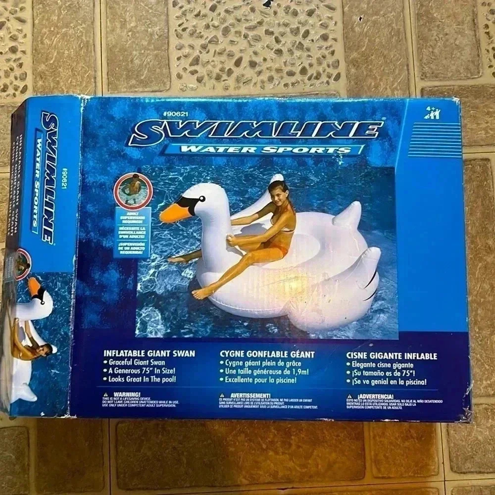 Nib giant‎  swan